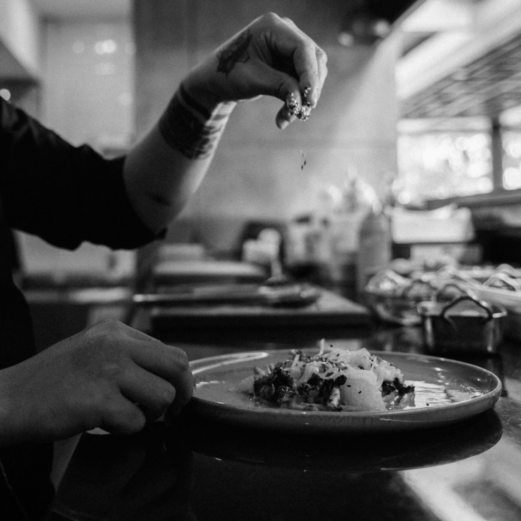 Photo illustrant une personne en cuisine